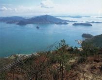 A splendid view of the Seto Inland Sea from the top of Shinpo Mountain (Photograph taken circa 1994)
