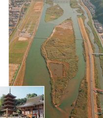 The Main Hall of Myooin and the Five-story Pagoda are designated national treasures. [Lower left]The newly excavated remains of Kusado Sengen-cho (Photograph taken circa 1994)