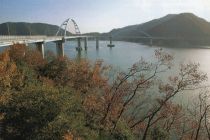 Utsumi Ohashi Bridge over the sea with its graceful curves (Photograph taken circa 1994)