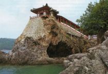 The vermilion-lacquered Kannon-do, towering on the cliff (Photograph taken circa 1994)