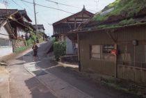 In the vicinity of Funo Juku, which reminds us of an ancient road (Photograph taken circa 1994)
