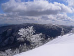 雪の恐羅漢山から十方山を望む