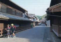 Streets which take you back to the Edo period (Photograph taken circa 1994)