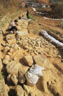 The stone pavement of the old Sanyo Road (Photograph taken circa 1994)