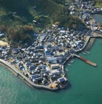 The port of Mitarai maintains the feel of an old port (Photograph taken circa 1994)