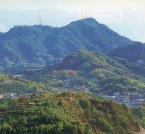 Around the top of this hill, you will find a path dotted with monuments  inscribed with verses and a site for the ceremony to pray for raln (Photograph taken circa 1994)