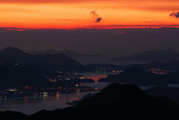 しまなみ海道の夜明け